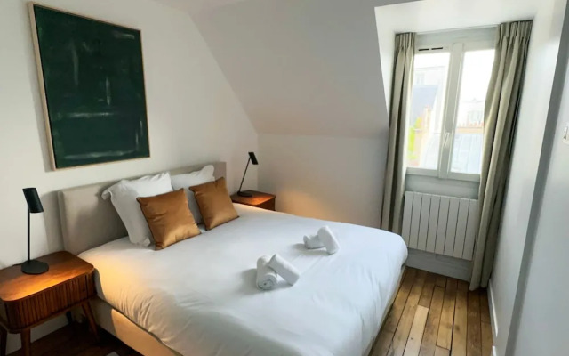 Copernic Line Elegant 3BR Apartment in Paris