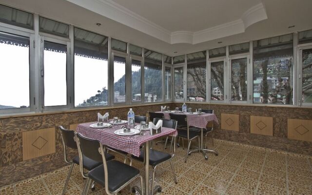 OYO 4605 Hotel Aakarsh