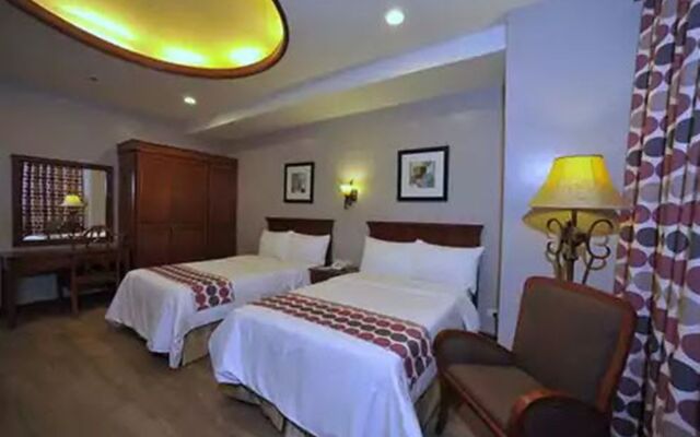 Paragon Hotel and Suites