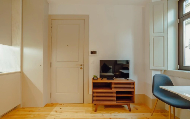Legacy Oporto Design Apartment A by Vacationy