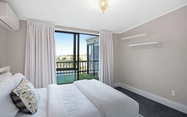 Parnell Vista 2BR Apartment with Seaview
