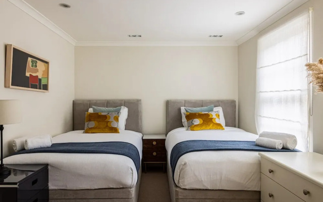 A Grand Four Bedroom Townhouse at Knightsbridge
