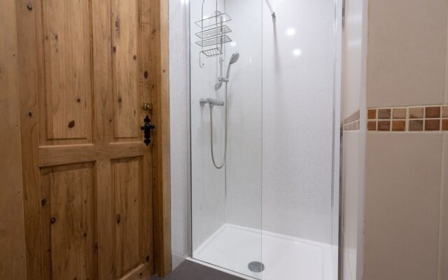 The Holmes Barn - Sleeps 16 - Peak District