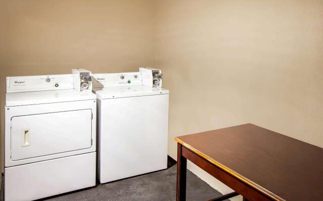 Days Inn by Wyndham Sulphur LA