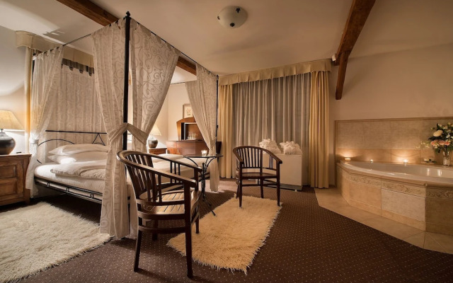 Chateau Loucen Garden Retreat