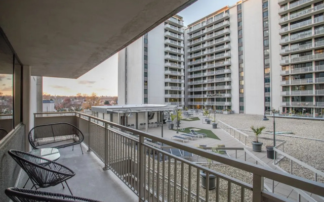 Modern Apt Near Airport & Metro