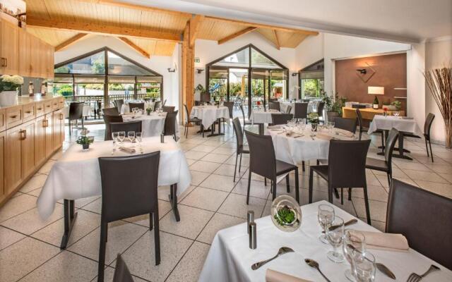 H¿tel-Restaurant Le Calice Du Gevaudan - A75