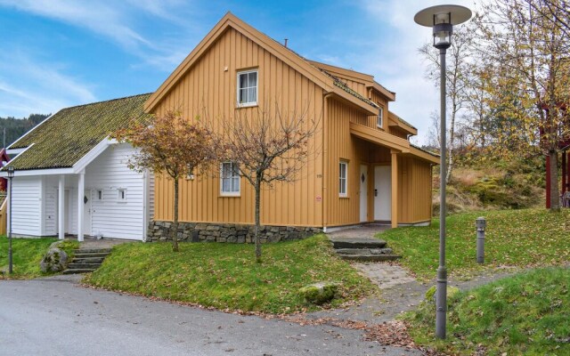 Beautiful Home in Farsund With 4 Bedrooms and Wifi