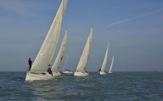 BL YachtClub & Apartments