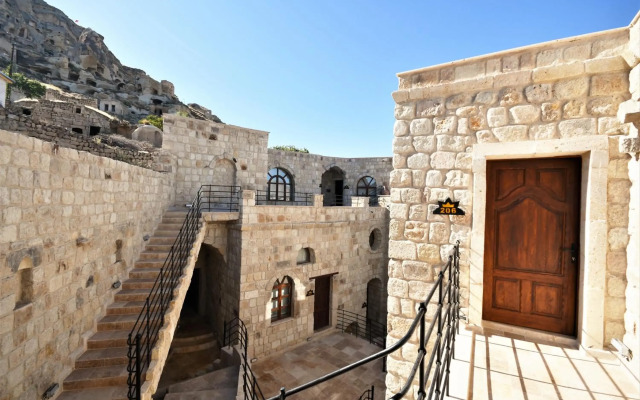 Under Cave Hotel