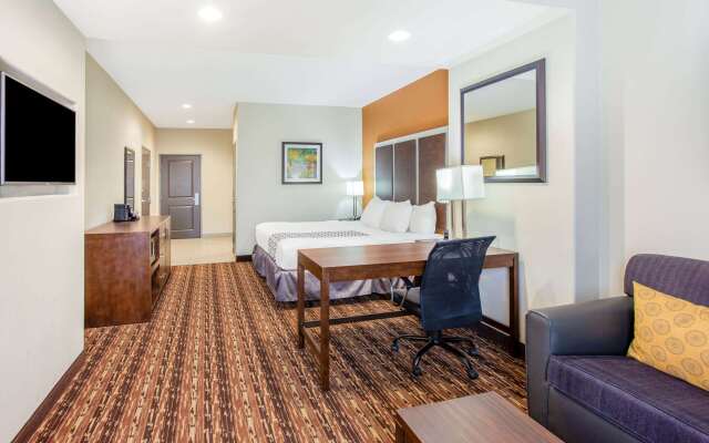 La Quinta Inn & Suites by Wyndham Gonzales TX