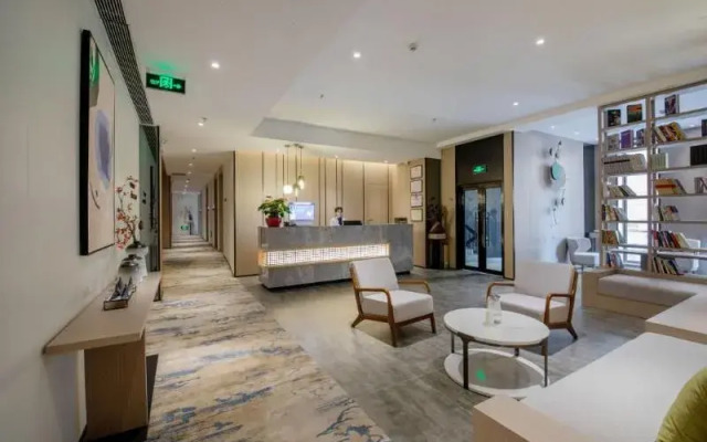 2020SMART Hotel (Sea World, Shui Wan MRT Station)
