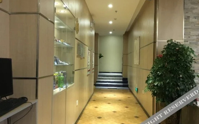 EAKA365 Chain Hotel (Dalian Railway Station Zhongshan Square)