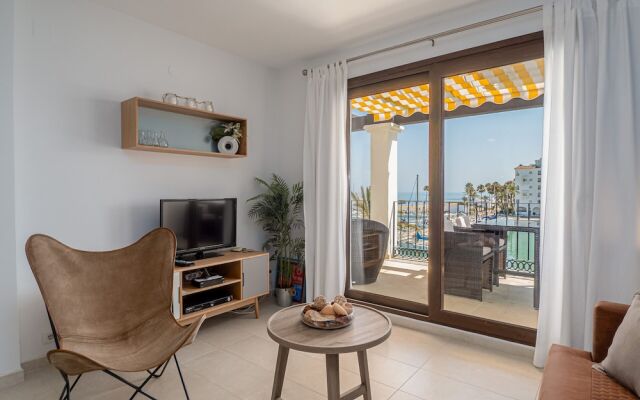 Beautiful Duquesa Harbour apt 2001
