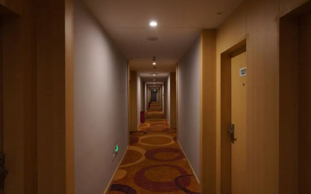 Motel 168 (Beijing Lishuiqiao Metro Station)