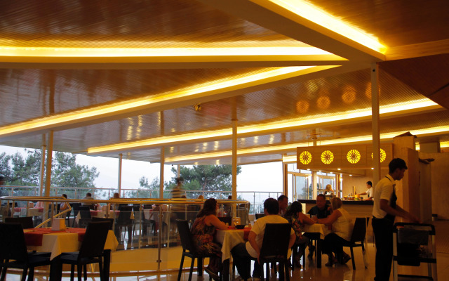 Nicholas Park Hotel