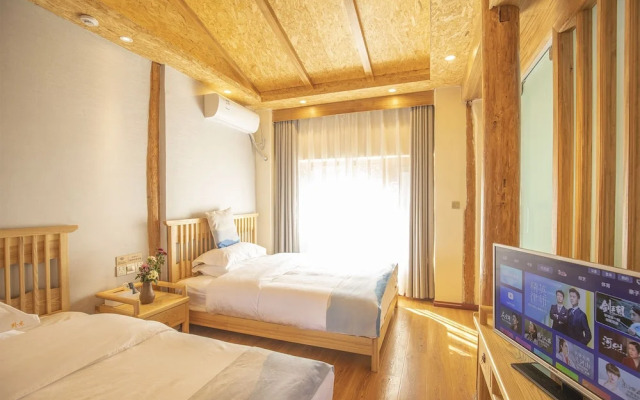 Wolong Inn