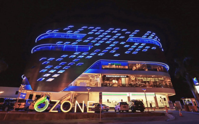 Ozone Hotel Pantai Indah Kapuk