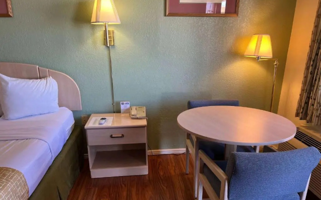 Travelodge By Wyndham Holbrook