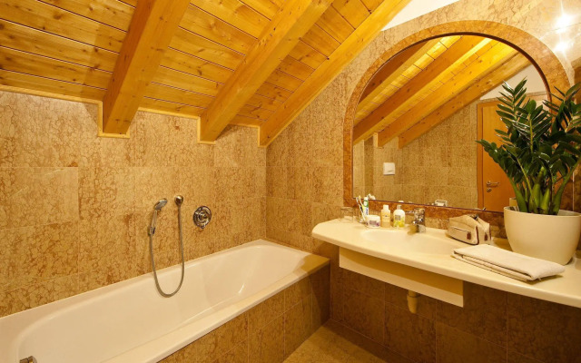 Hotel Tyrol