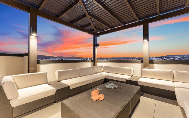 Palm Cove 2 Bedroom Condo