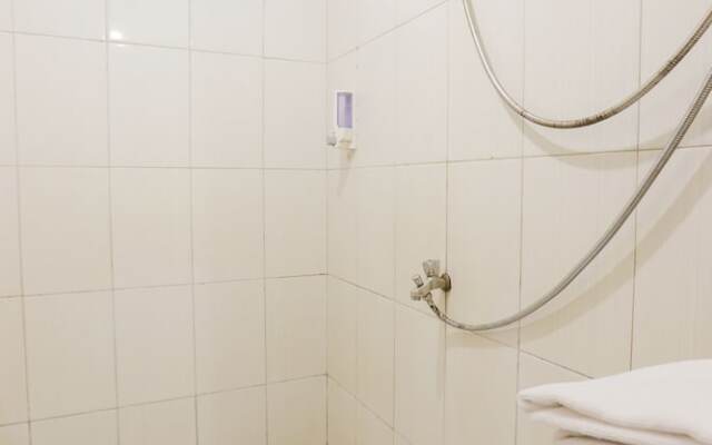 Lauv Room Grand Centerpoint by OYO Rooms