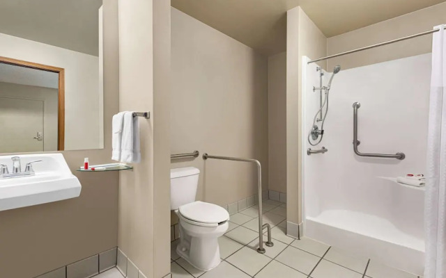 Travelodge by Wyndham Wellington KS