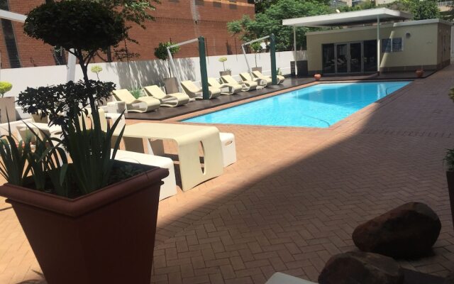 First Divine Suites - Hydro Park