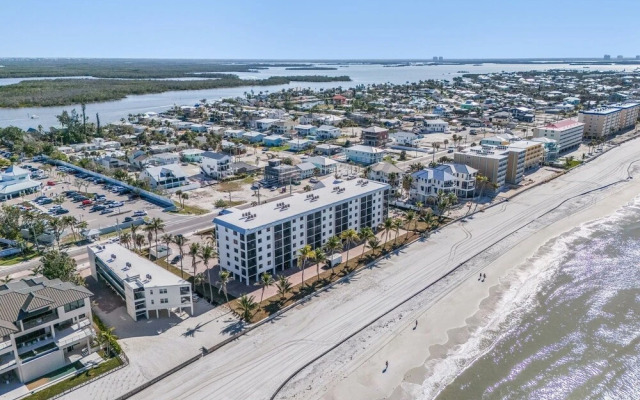 Seaside 101: Oceanview 2br/2ba Condo With Pool, Steps To Beach 2 Bedroom Condo
