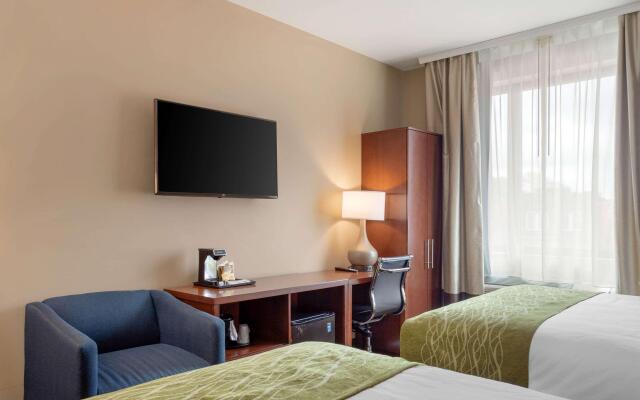 Comfort Inn & Suites near JFK Air Train