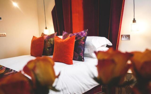 Padstow Escapes - The Long Room Luxury Apartment