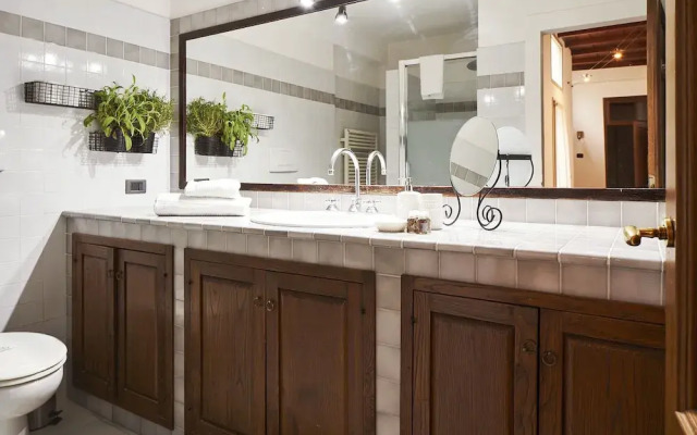 A Few Steps to The Duomo Majestic 5BD Apt