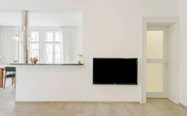 Stylish, Light-Filled Home in the Historic Center