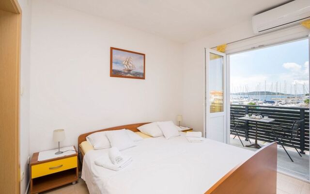 Apartments and Rooms Mare