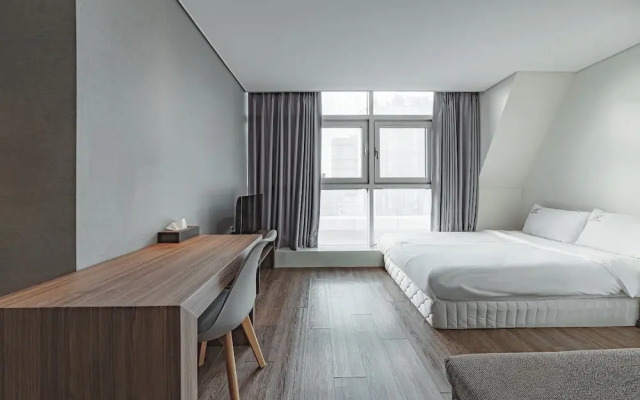 Brown Suites Hotel Sinchon Central