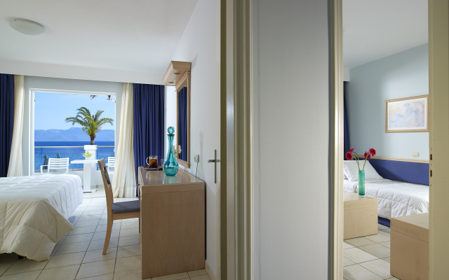 Dimitra Beach Hotel & Suites