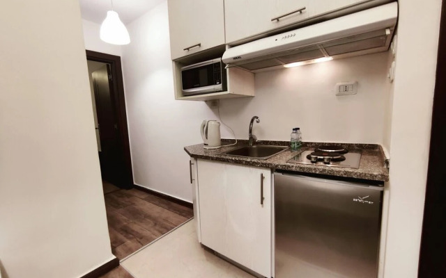 "28 1- Lovely Apartment Close to all Services"