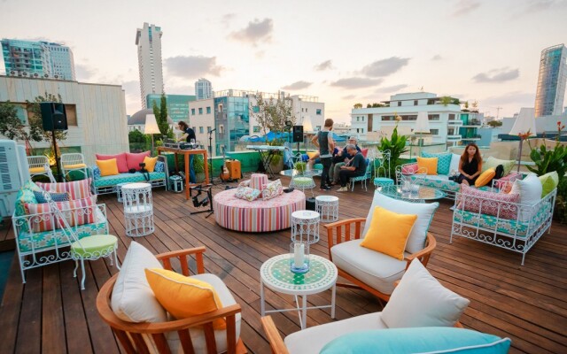 The Alma Hotel and Lounge 