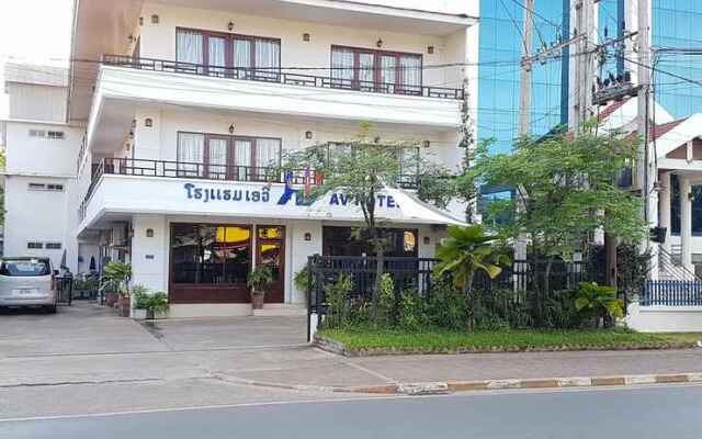 Av Hotel