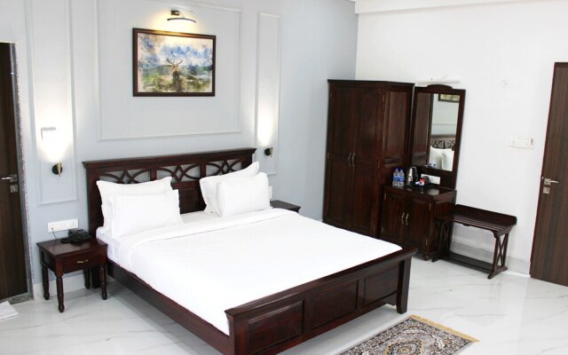 Revaas Hotel