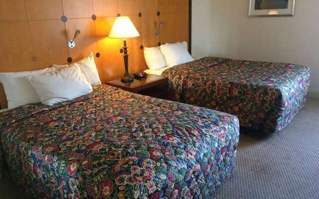 Days Inn And Suites Brooklyn Center/ Minneapolis