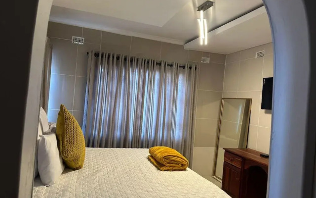Lovely 3 bed in Selborne Park With Pool - 2234