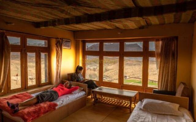 Hotel Delek House