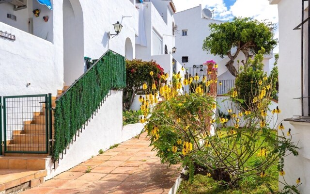 Stunning 2BR Apartment near the Beach Ref 54