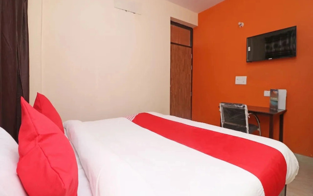 OYO 28366 National Hotel