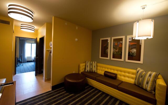 Holiday Inn Express & Suites Perry-National Fairground Area #34 by IHG