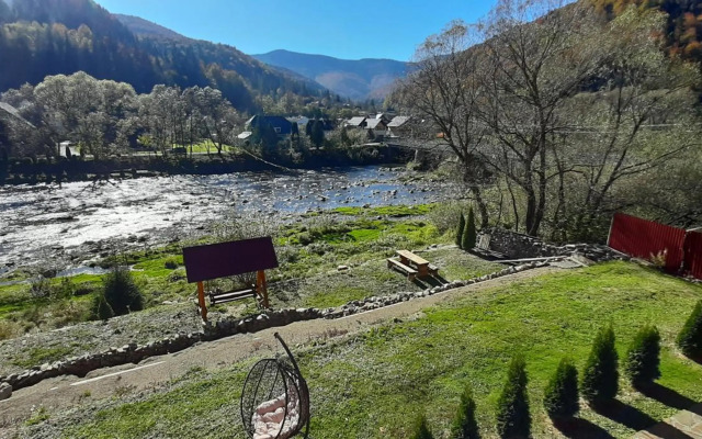 "Обійми гір"Котеджі