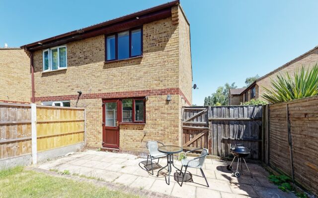 Lovely 2-bed House in Kent - Parking Available