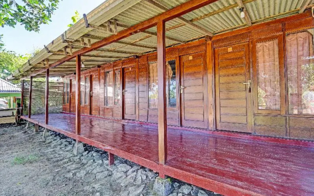 Oyo 91201 Larasati Homestay Pantai Klayar