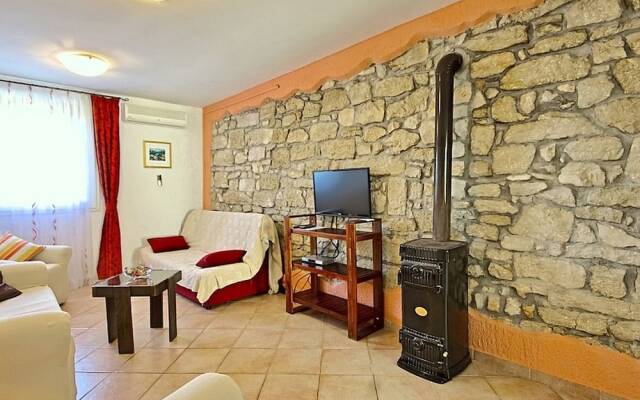 Rustic Villa in Žbandaj With Private Swimming Pool
